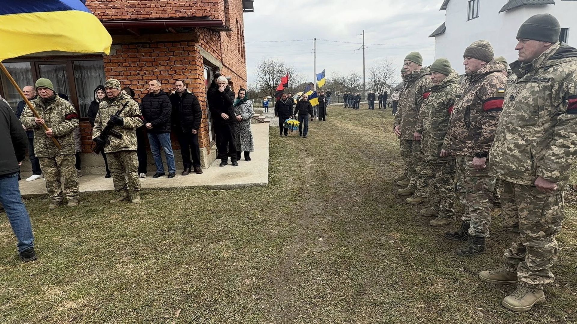 У Надвірнянській громаді провели в останню дорогу померлого воїна Ігоря Яцурака 4