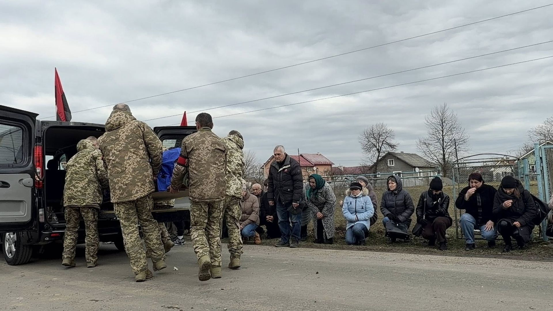 У Надвірнянській громаді провели в останню дорогу померлого воїна Ігоря Яцурака 8