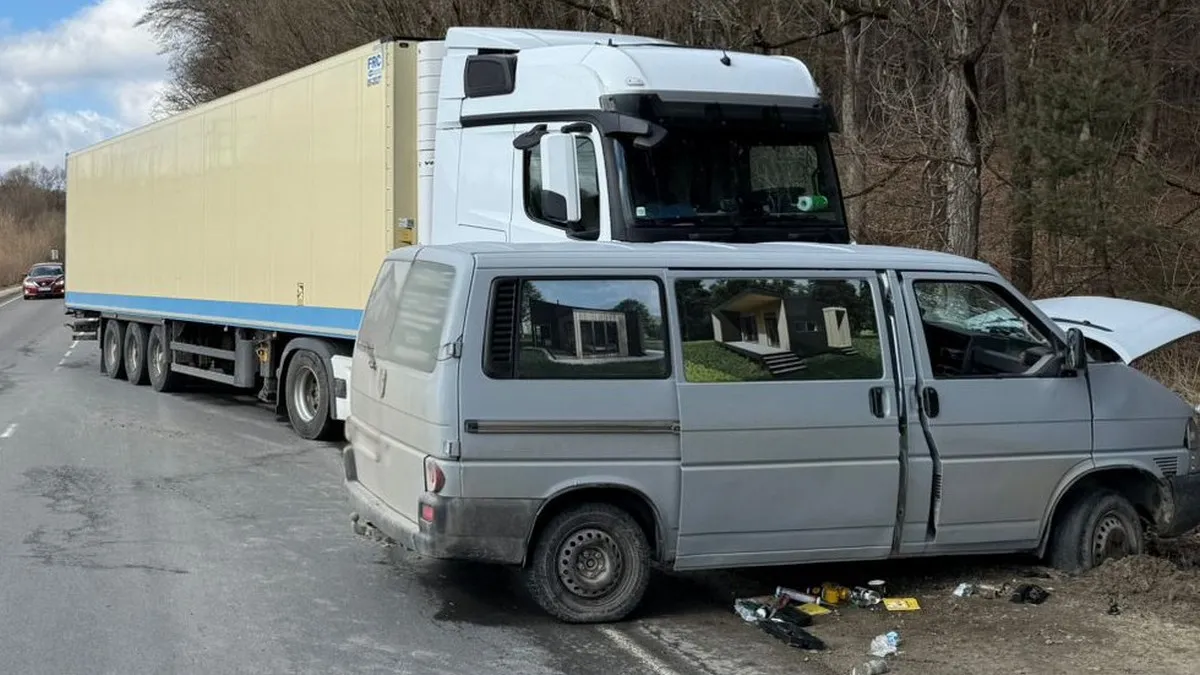 Прикарпатець постраждав внаслідок зіткнення мікроавтобуса та фури на Львівщині