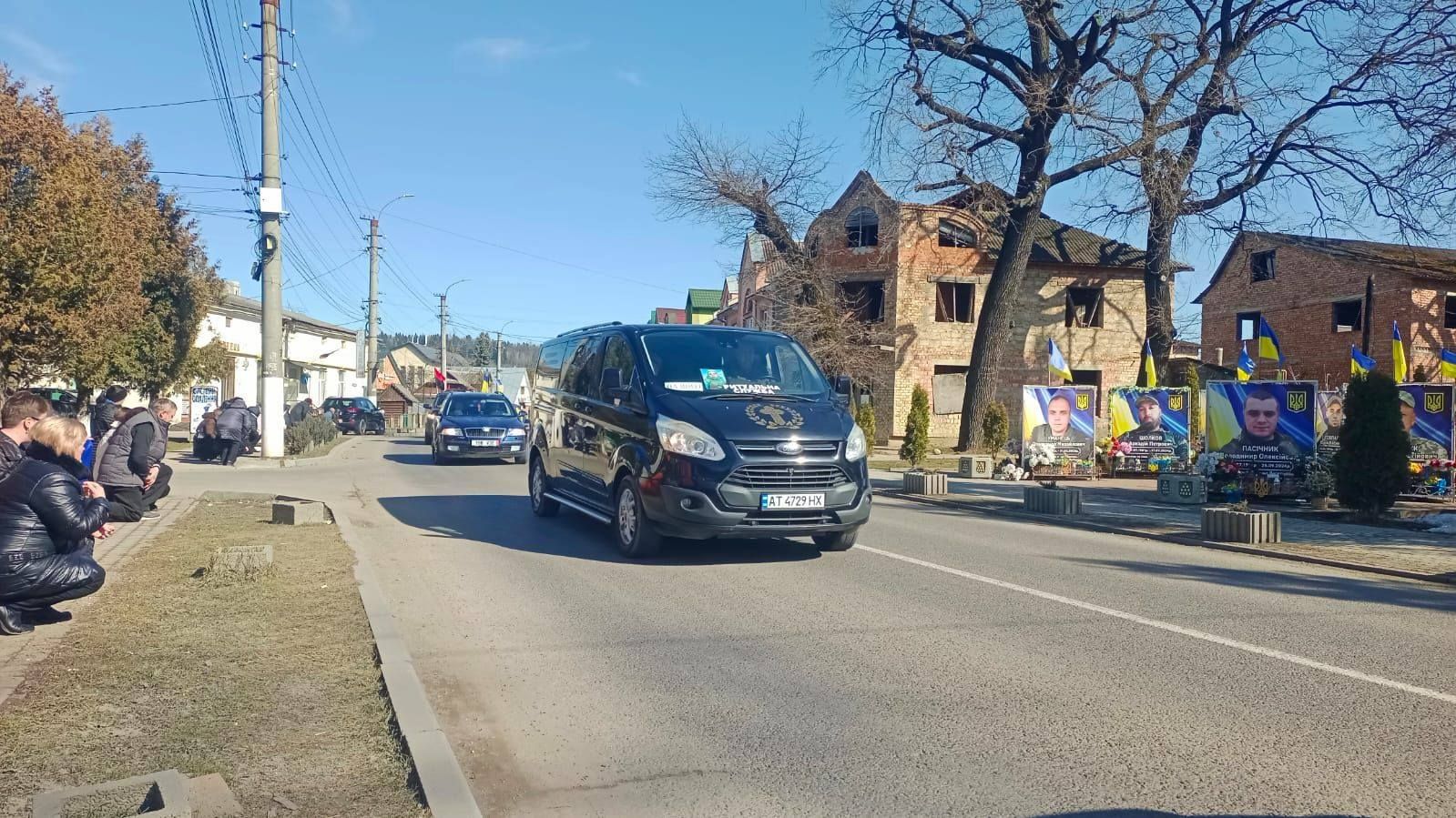 У Делятині "на щиті" зустріли скорботний кортеж полеглого воїна Сергія Бублика 2