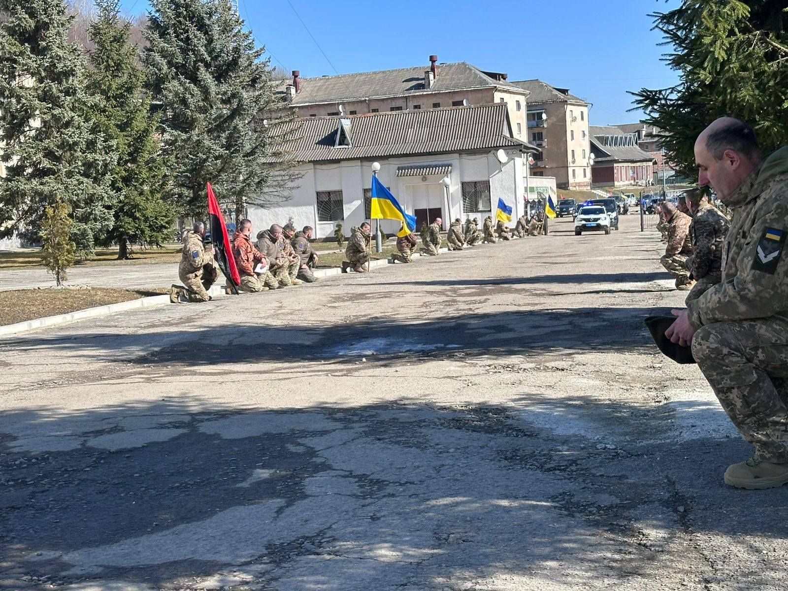 У Делятині "на щиті" зустріли скорботний кортеж полеглого воїна Сергія Бублика 1