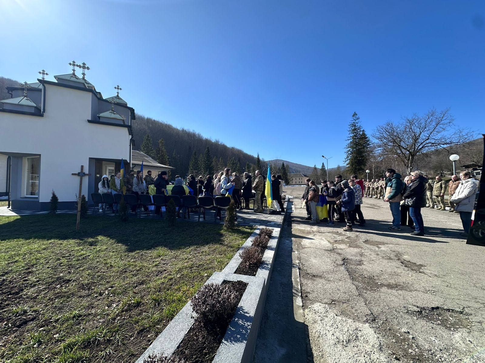 У Делятині "на щиті" зустріли скорботний кортеж полеглого воїна Сергія Бублика 9