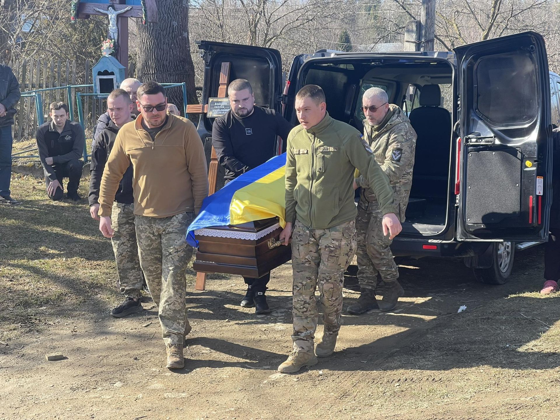 У Делятині "на щиті" зустріли скорботний кортеж полеглого воїна Сергія Бублика 11