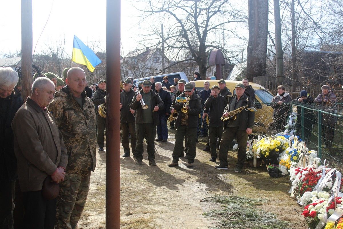 У Делятині провели в останню дорогу загиблого захисника Сергія Бублика 2