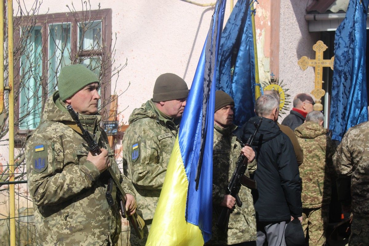 У Делятині провели в останню дорогу загиблого захисника Сергія Бублика 3