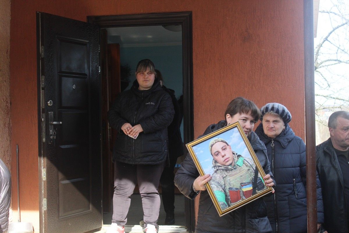 У Делятині провели в останню дорогу загиблого захисника Сергія Бублика 4