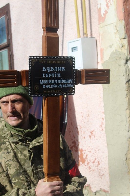 У Делятині провели в останню дорогу загиблого захисника Сергія Бублика 5