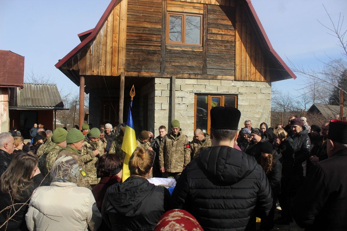 У Делятині провели в останню дорогу загиблого захисника Сергія Бублика 7