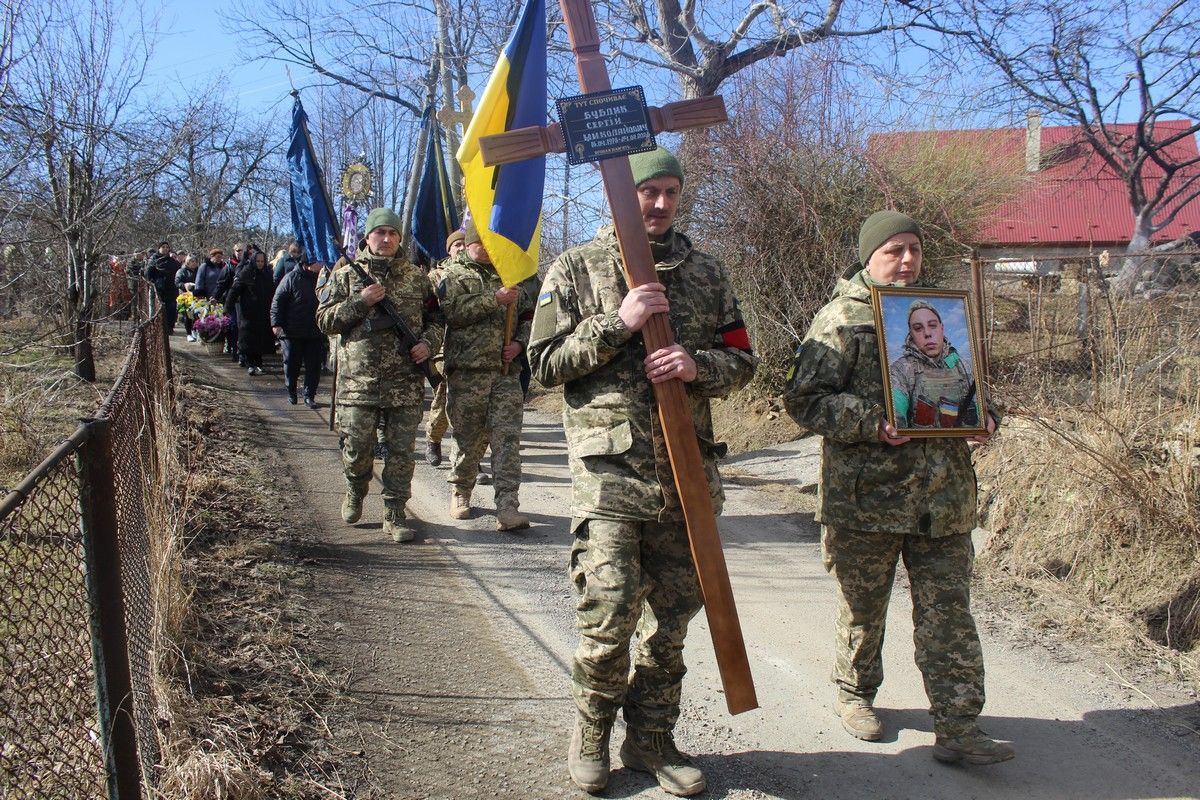 У Делятині провели в останню дорогу загиблого захисника Сергія Бублика 8