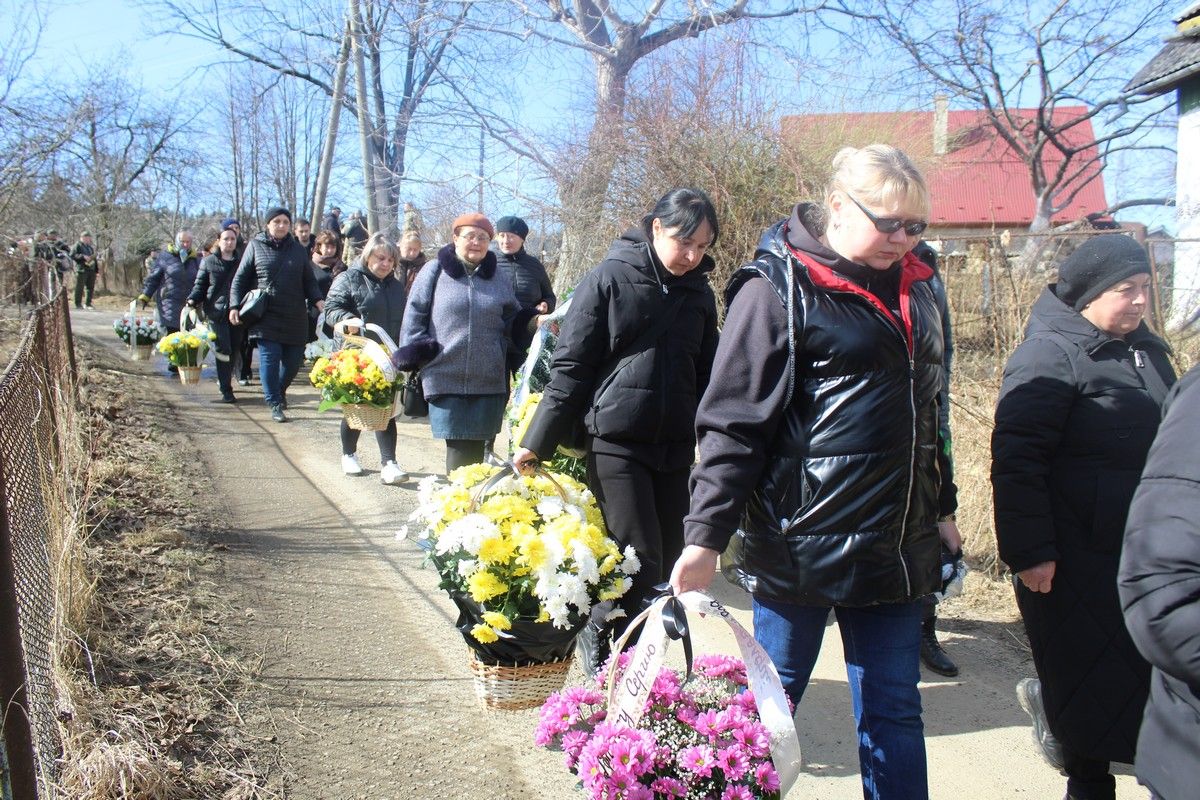 У Делятині провели в останню дорогу загиблого захисника Сергія Бублика 9