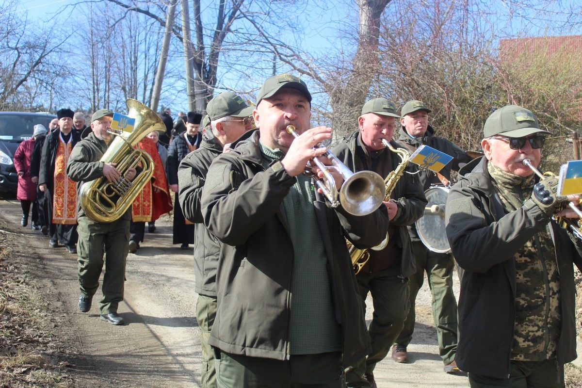 У Делятині провели в останню дорогу загиблого захисника Сергія Бублика 11