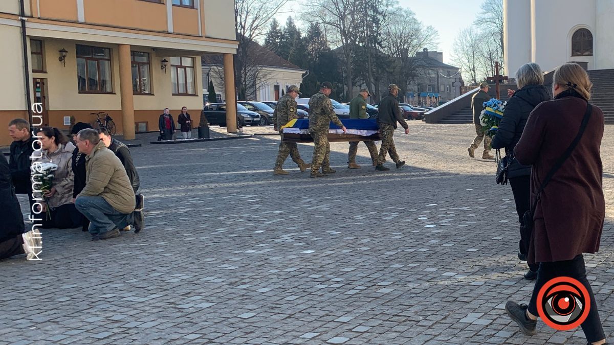 До Коломиї "на щиті" повернувся захисник Олег Слободян 4