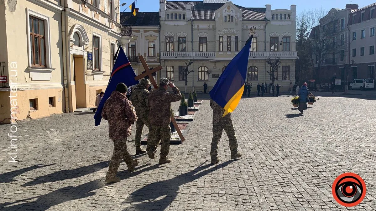 Коломийська громада провела в останню путь захисника Олега Слободяна 2