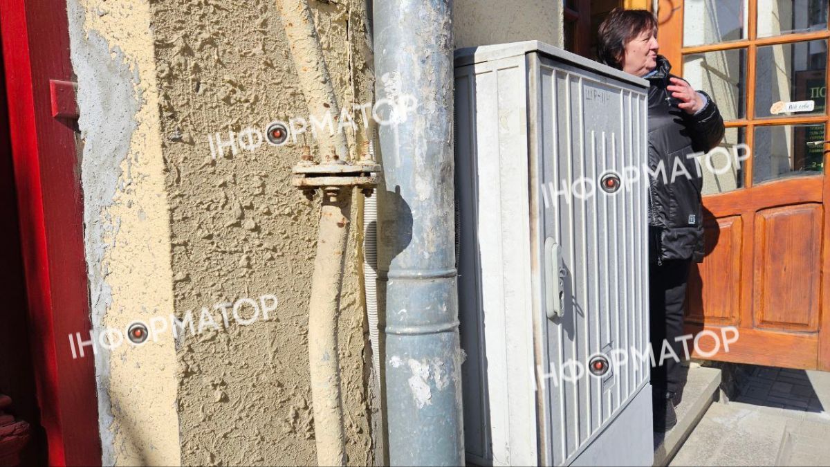 У центрі Коломиї загорілась електрощитова 2