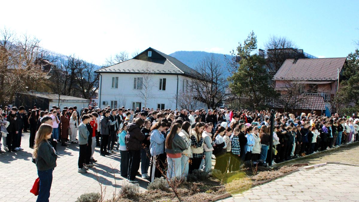 Пам'яті Дмитра Проданюка: на фасаді Верховинського ліцею встановили меморіальну дошку 3