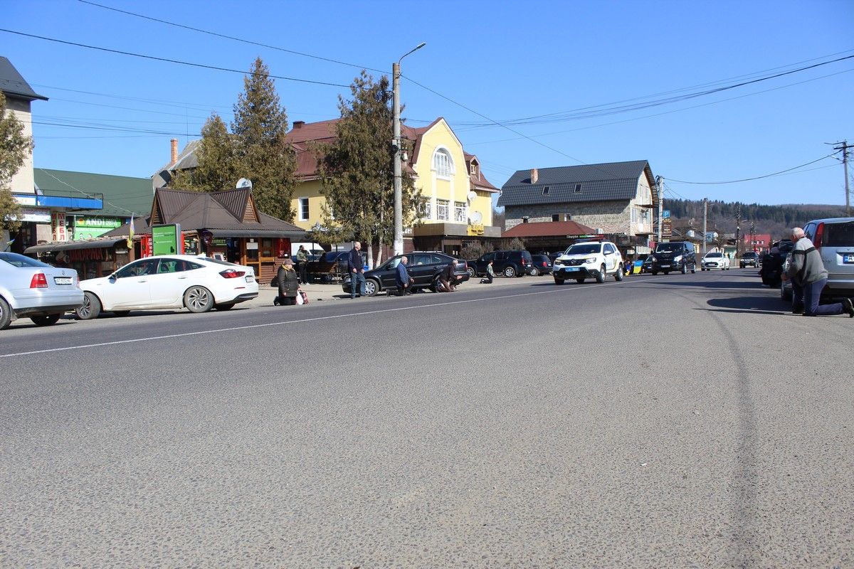 У Делятині зустріли скорботний кортеж загиблого Героя Володимира Кузенка 1