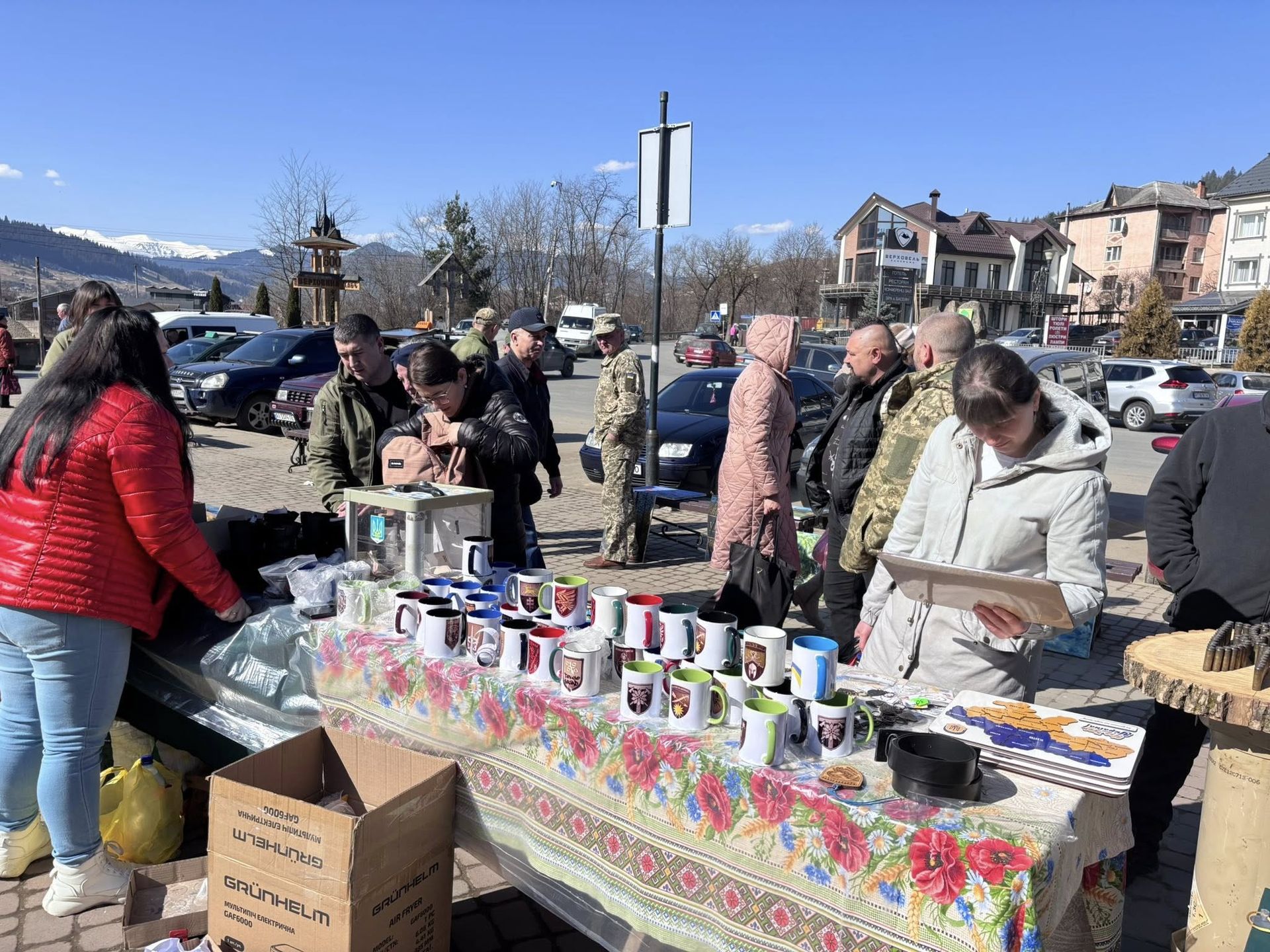 У Верховині під час благодійного ярмарку зібрали понад 70 тисяч гривень для ЗСУ 3