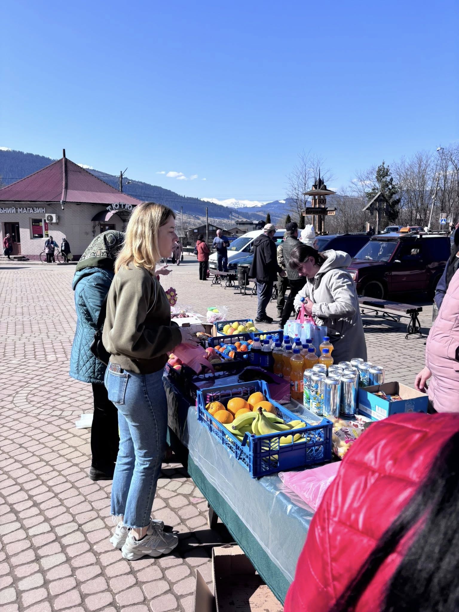 У Верховині під час благодійного ярмарку зібрали понад 70 тисяч гривень для ЗСУ 6