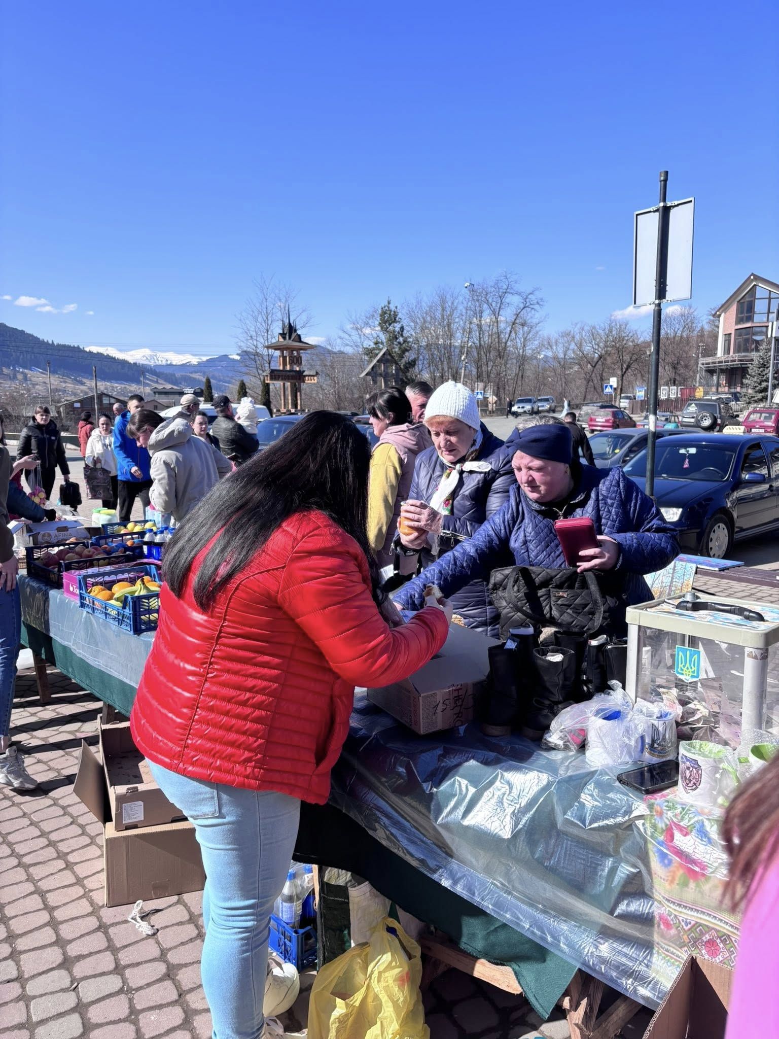 У Верховині під час благодійного ярмарку зібрали понад 70 тисяч гривень для ЗСУ 7
