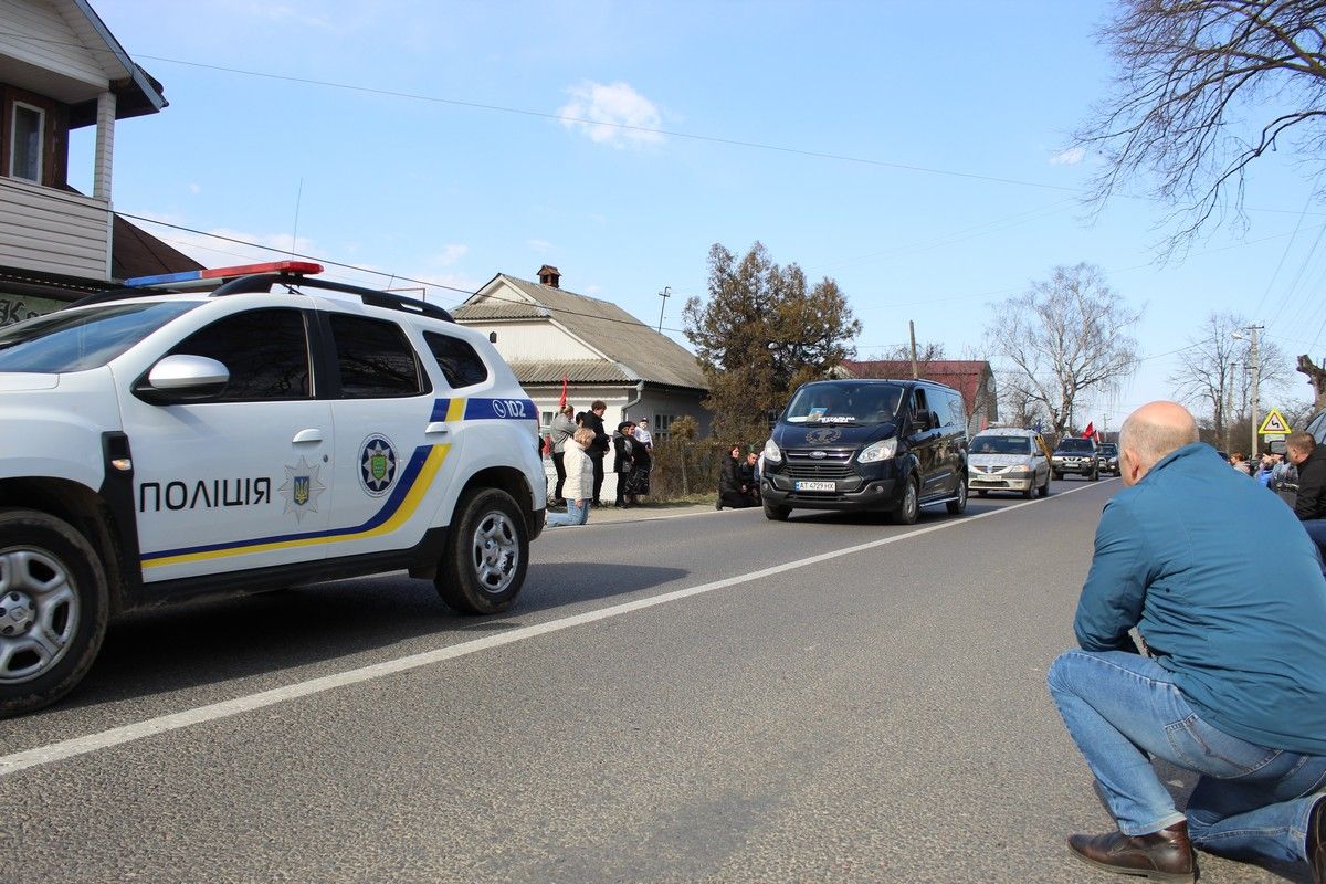 У Делятині зустріли скорботний кортеж захисника Володимира Козловського 4