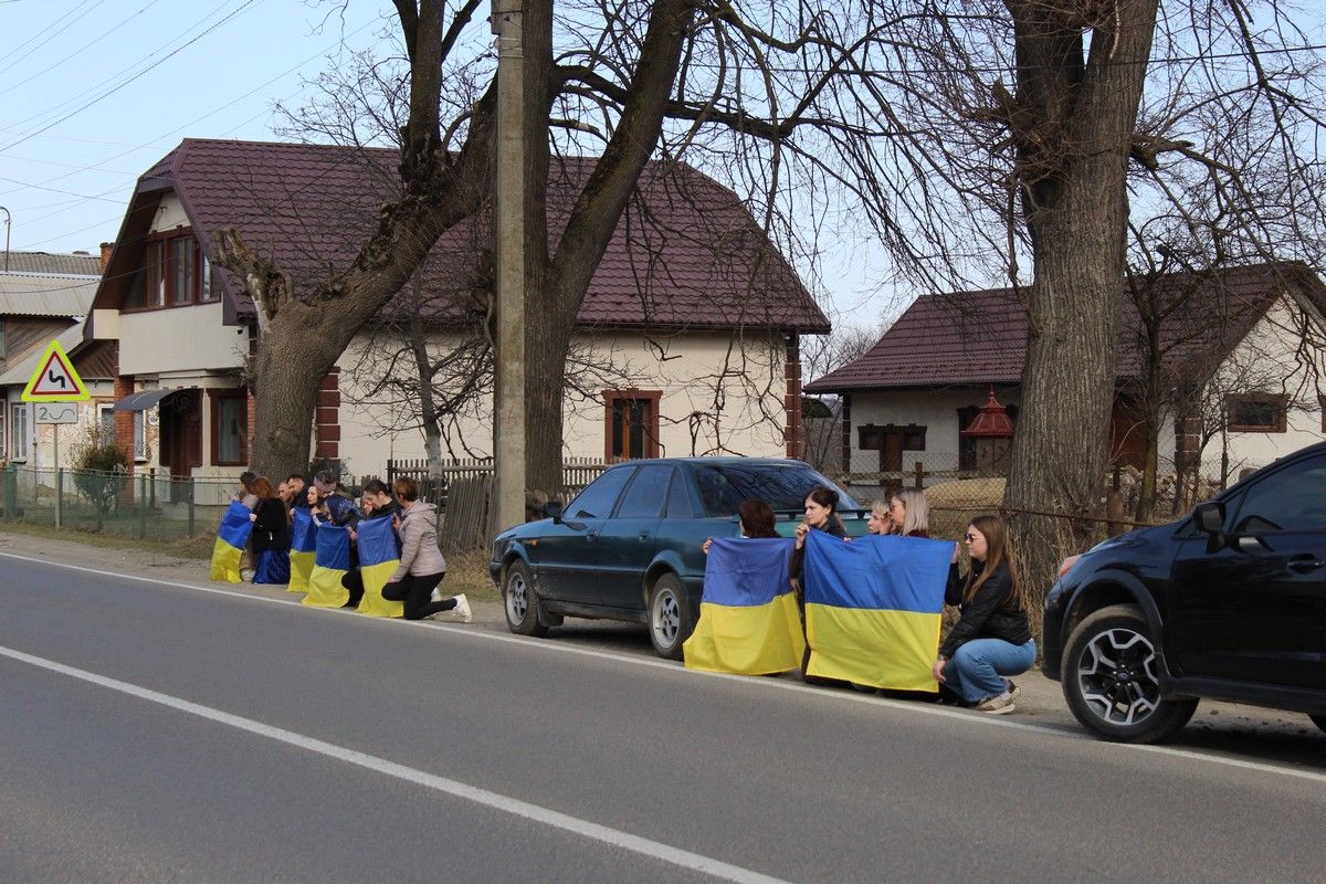 У Делятині зустріли скорботний кортеж захисника Володимира Козловського 5