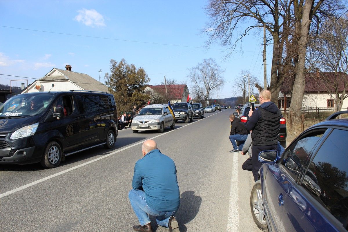 У Делятині зустріли скорботний кортеж захисника Володимира Козловського 6