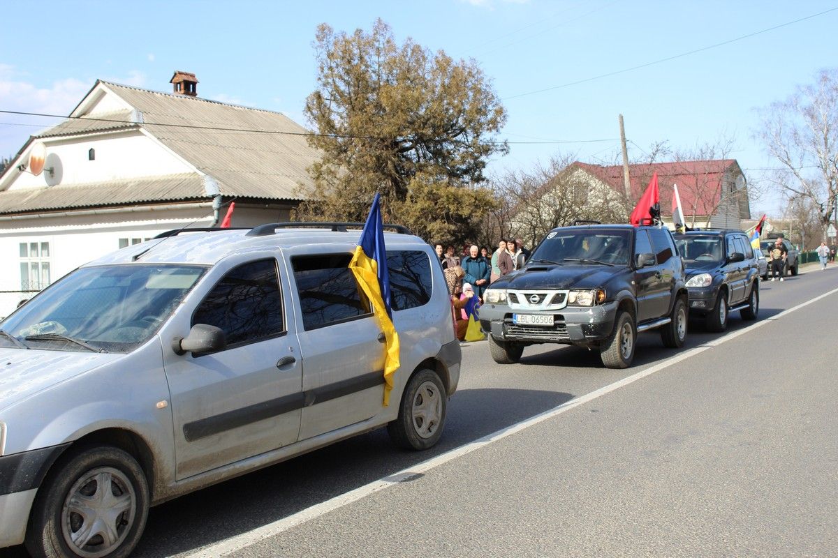 У Делятині зустріли скорботний кортеж захисника Володимира Козловського 3