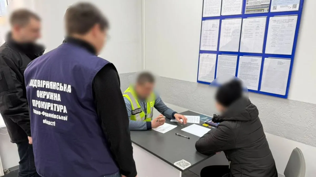 Оголошення підозри трьом працівницям залізничної станції "Татарів-Буковель"