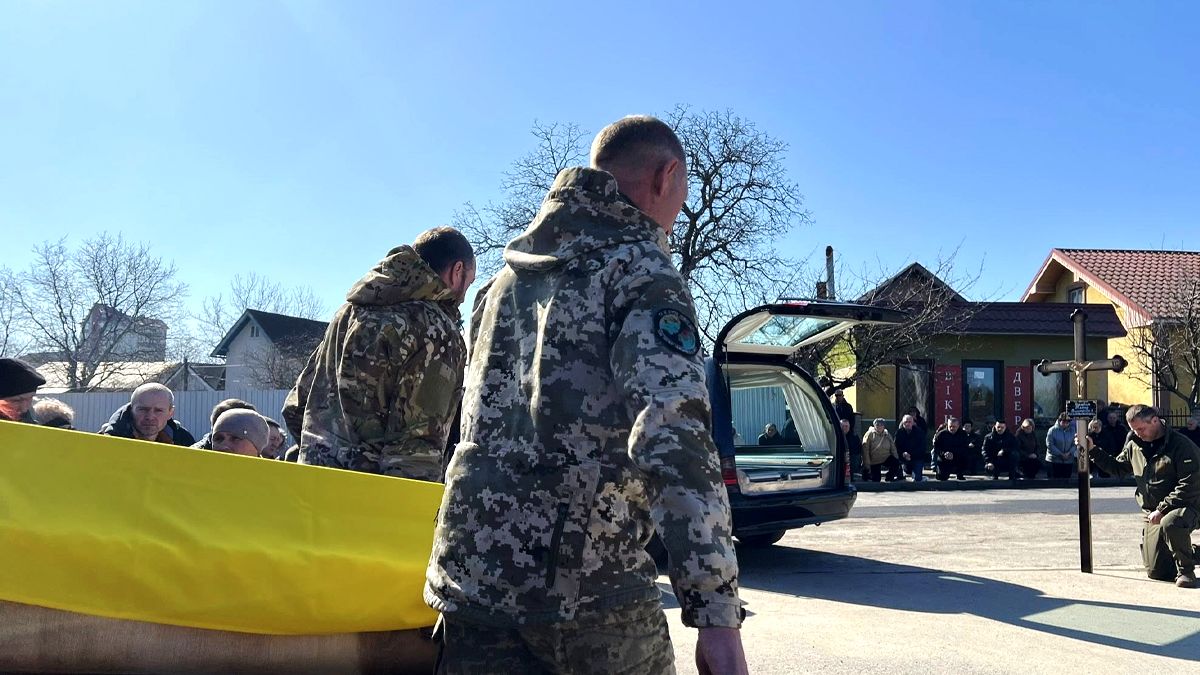 Скорботний кортеж з тілом полеглого Віктора Драбика прибув до Городенки 5