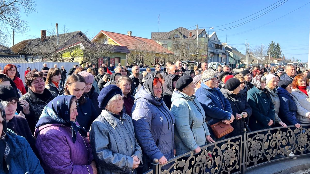 Скорботний кортеж з тілом полеглого Віктора Драбика прибув до Городенки 3