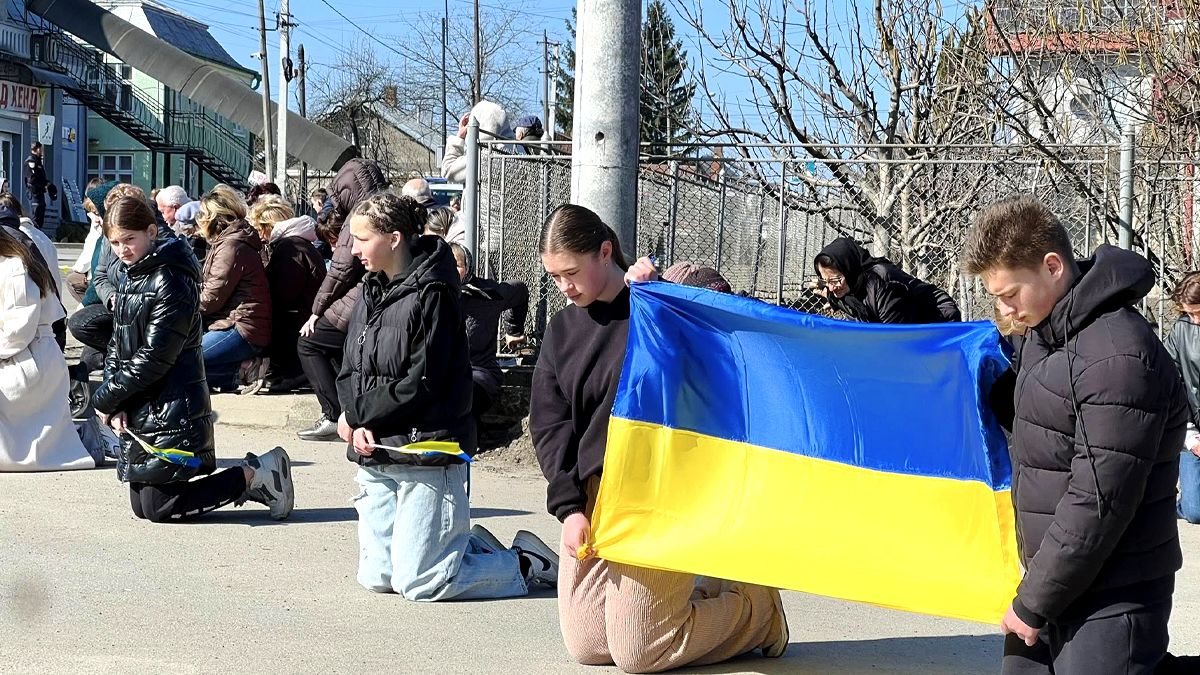 Скорботний кортеж з тілом полеглого Віктора Драбика прибув до Городенки 1