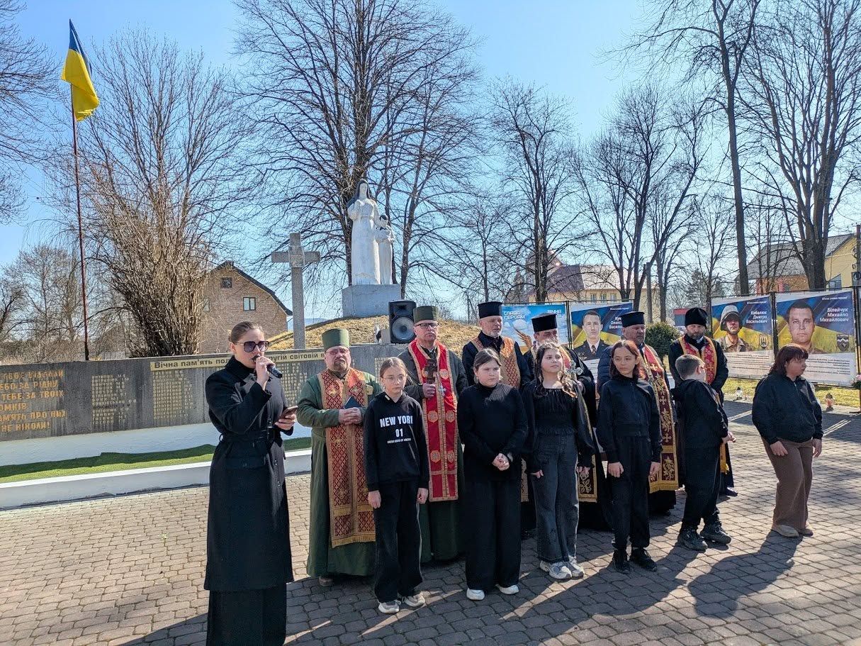 На Алеї Слави у Нижньому Вербіжі освятили нові банери полеглим захисникам 3