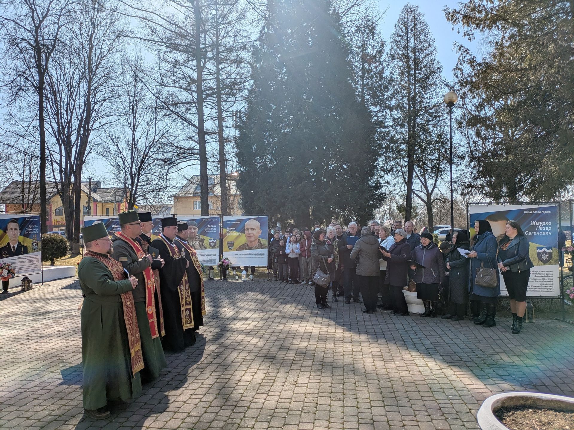 На Алеї Слави у Нижньому Вербіжі освятили нові банери полеглим захисникам 6