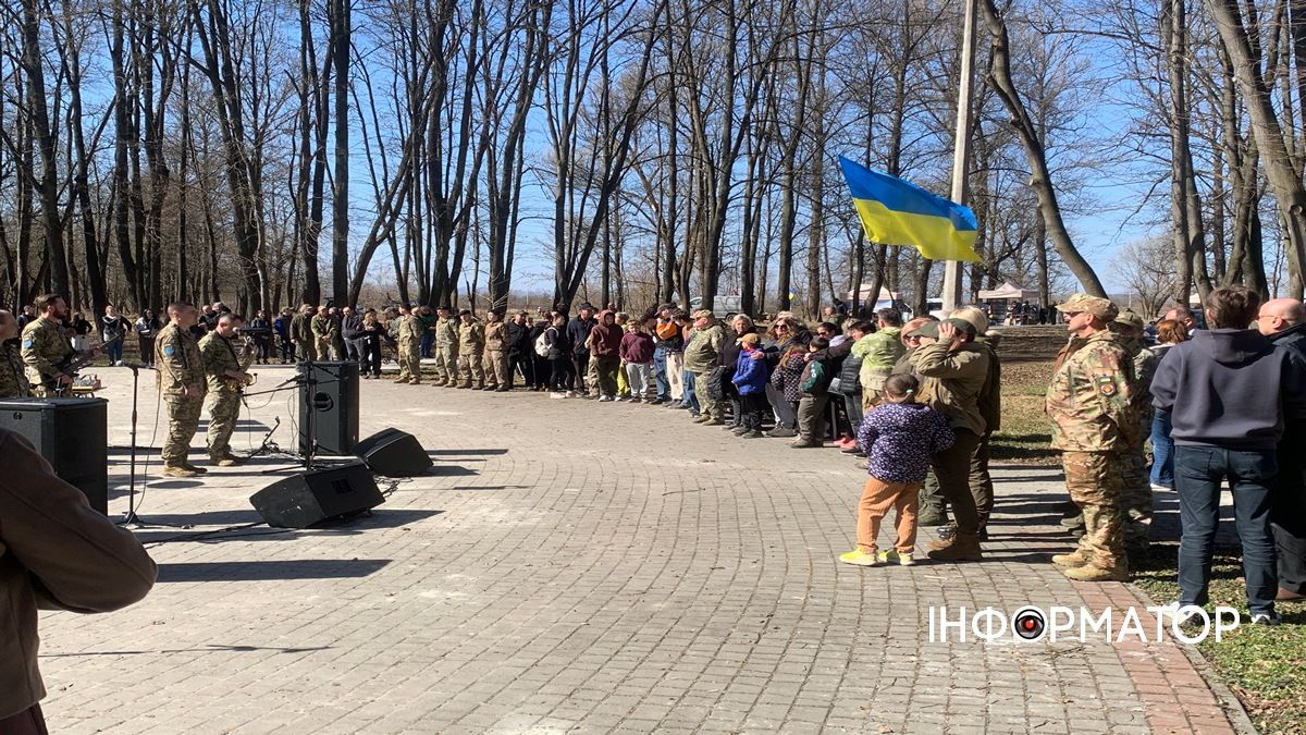У Коломиї відзначили День добровольця та провели толоку на Алеї добровольців 11