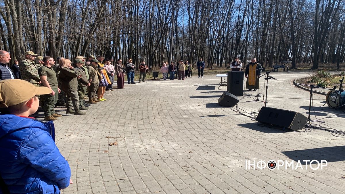 У Коломиї відзначили День добровольця та провели толоку на Алеї добровольців 12