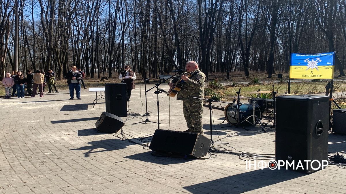 У Коломиї відзначили День добровольця та провели толоку на Алеї добровольців 13
