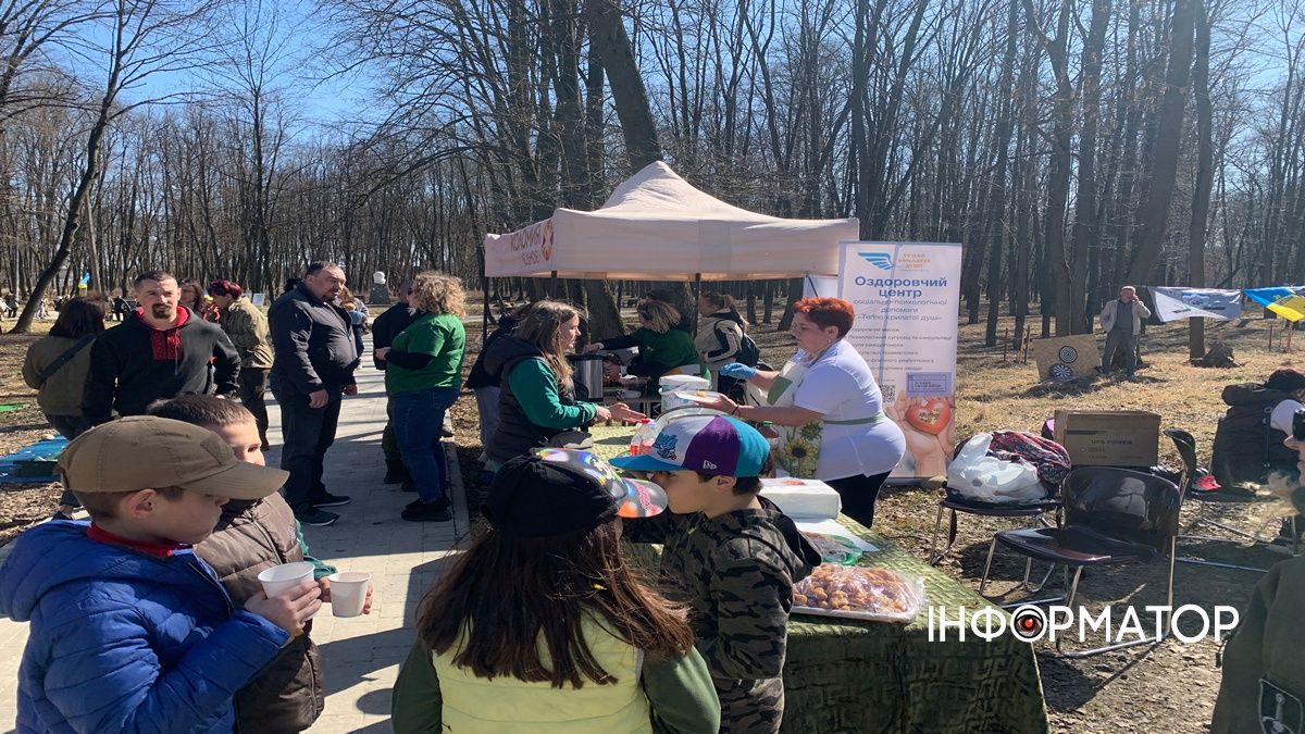 У Коломиї відзначили День добровольця та провели толоку на Алеї добровольців 20