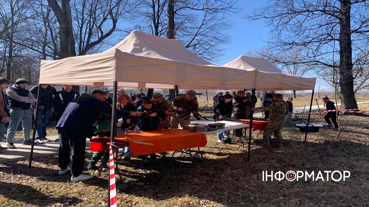 У Коломиї відзначили День добровольця та провели толоку на Алеї добровольців 21