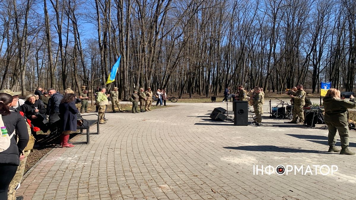 У Коломиї відзначили День добровольця та провели толоку на Алеї добровольців 22