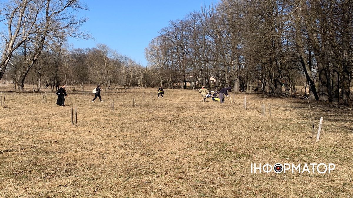 У Коломиї відзначили День добровольця та провели толоку на Алеї добровольців 23