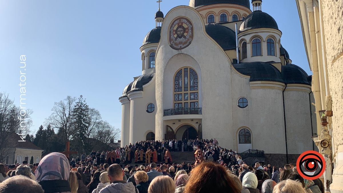 Сотні вірян пройшли Хресною дорогою вулицями Коломиї 1