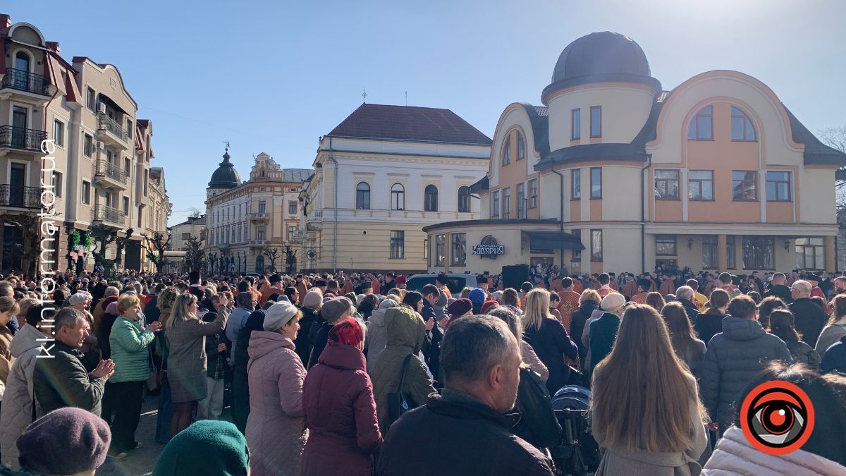 Сотні вірян пройшли Хресною дорогою вулицями Коломиї 3