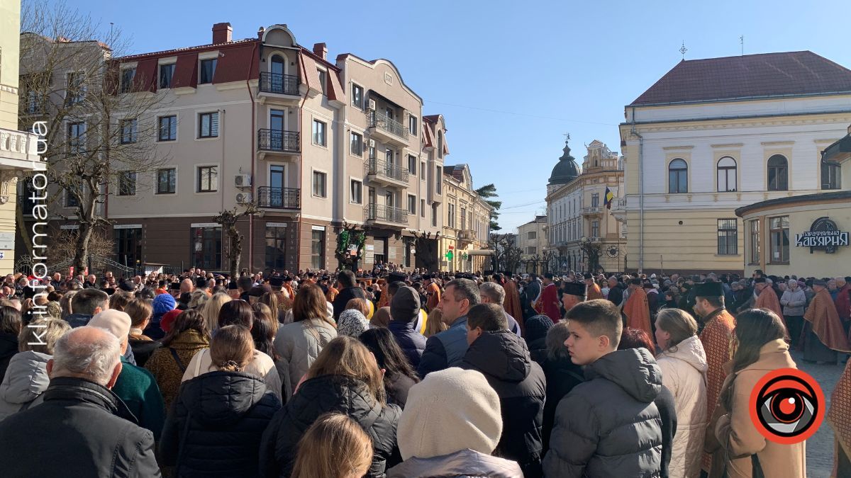 Сотні вірян пройшли Хресною дорогою вулицями Коломиї 5