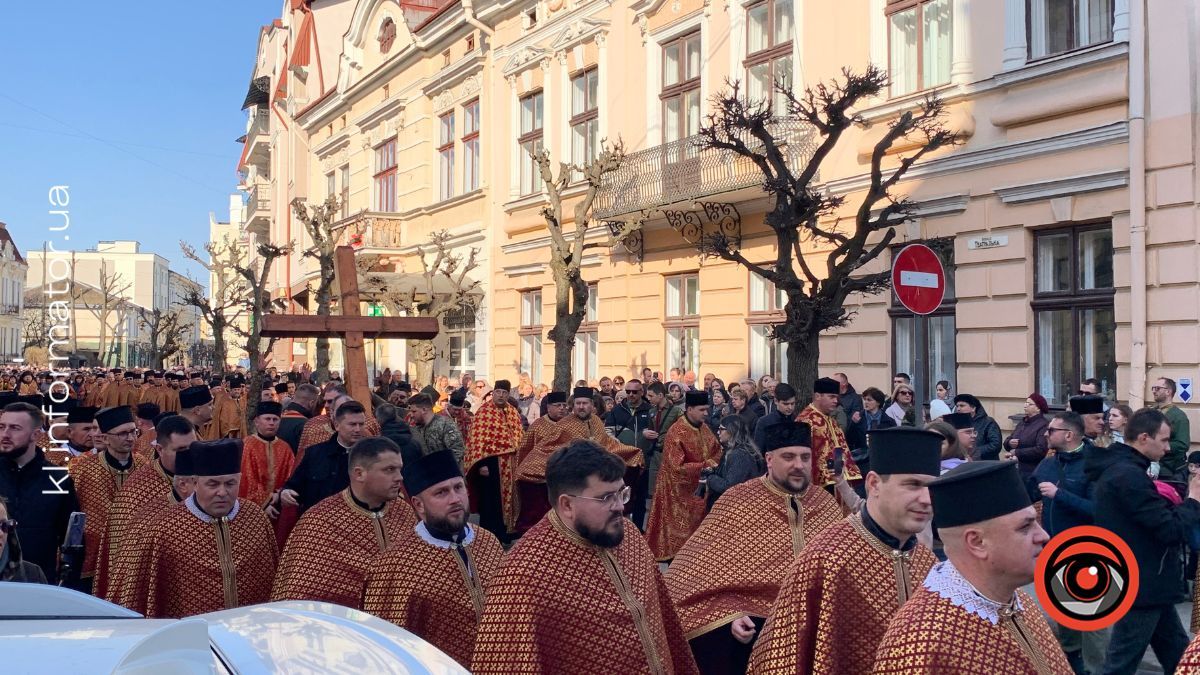 Сотні вірян пройшли Хресною дорогою вулицями Коломиї 22