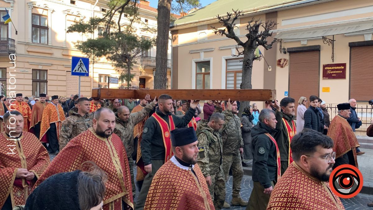 Сотні вірян пройшли Хресною дорогою вулицями Коломиї 7