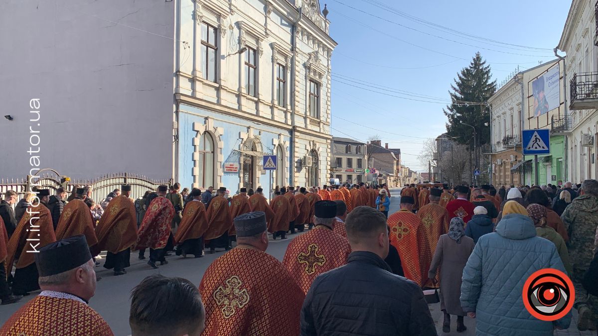 Сотні вірян пройшли Хресною дорогою вулицями Коломиї 8