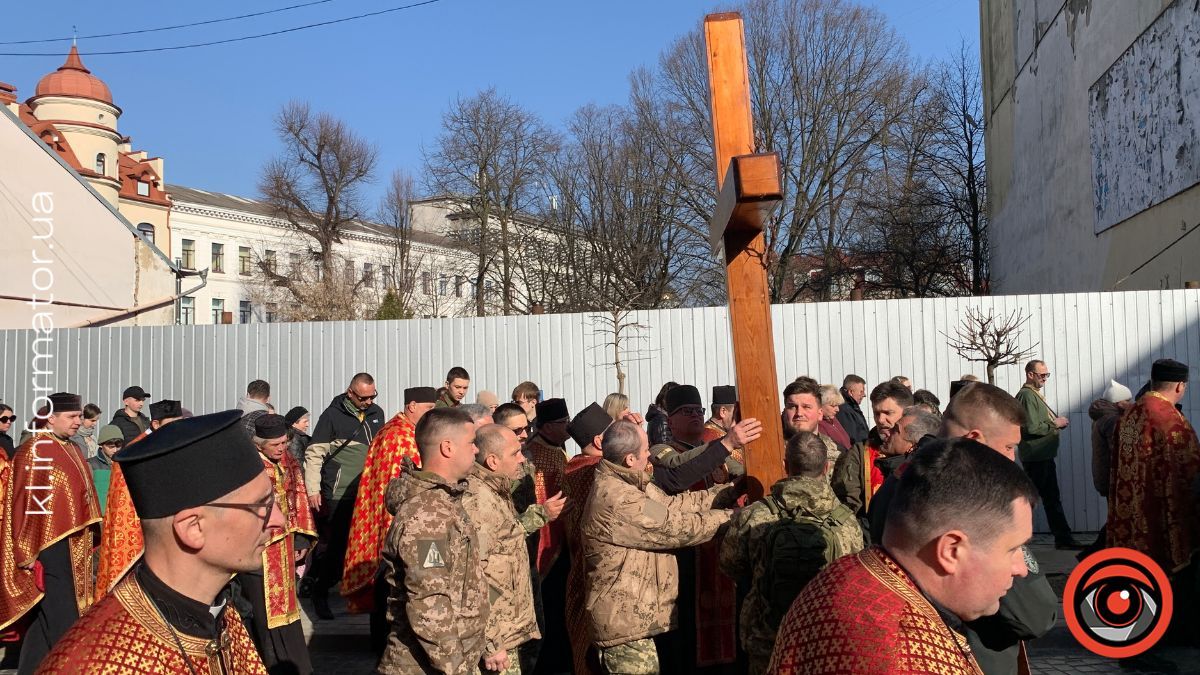 Сотні вірян пройшли Хресною дорогою вулицями Коломиї 9