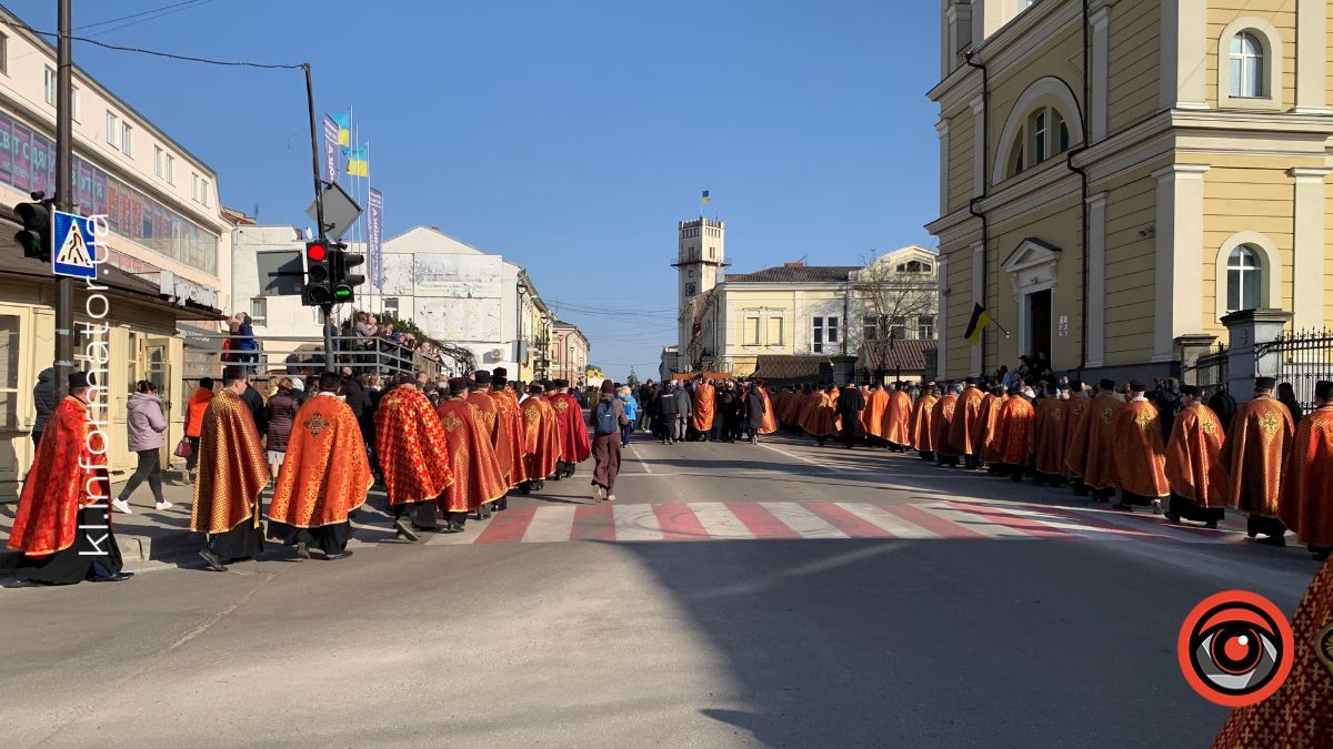 Сотні вірян пройшли Хресною дорогою вулицями Коломиї 12