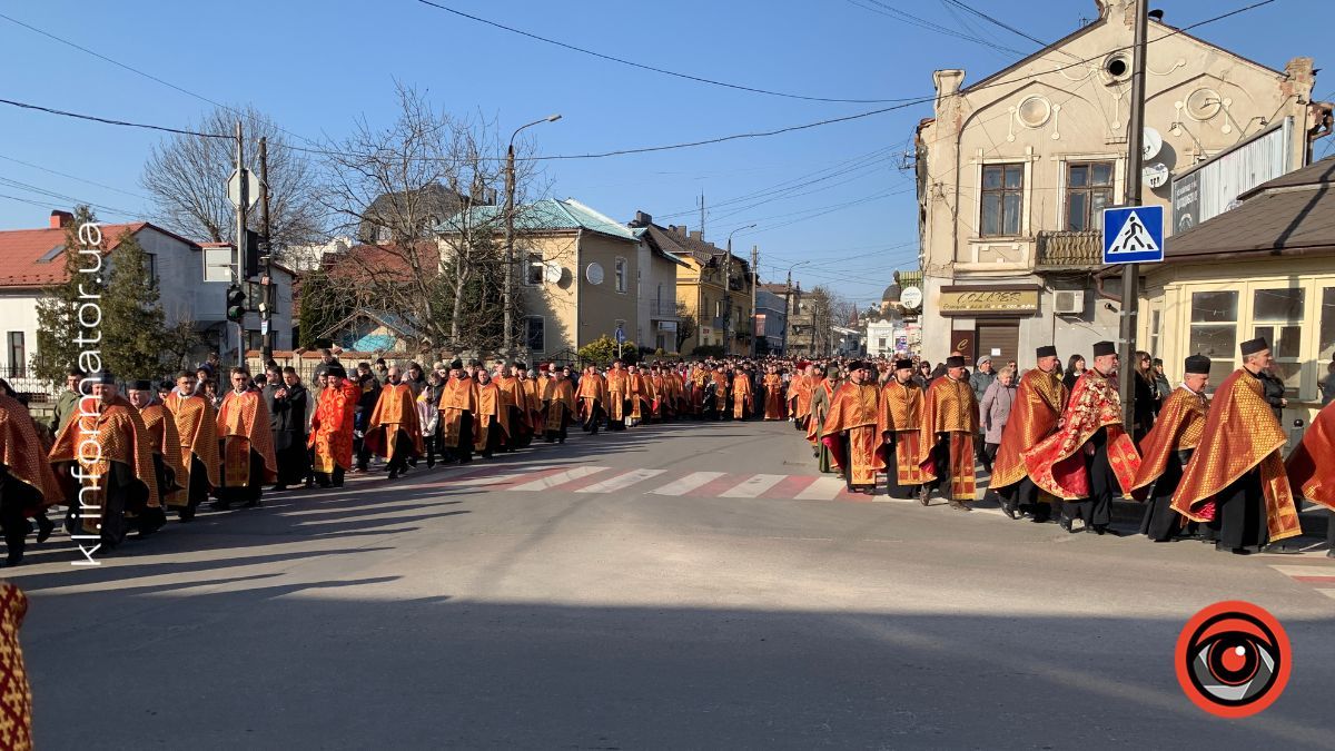 Сотні вірян пройшли Хресною дорогою вулицями Коломиї 13