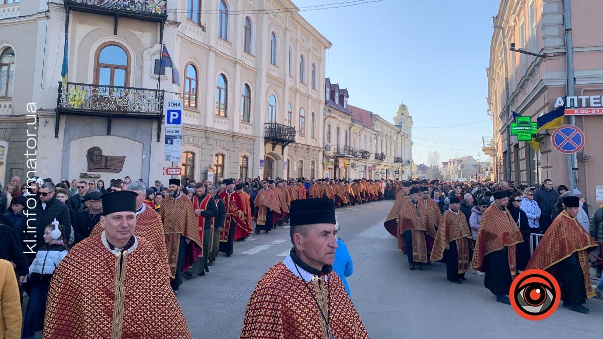 Сотні вірян пройшли Хресною дорогою вулицями Коломиї 17